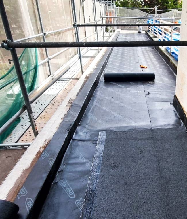 Filtración de agua en una terraza