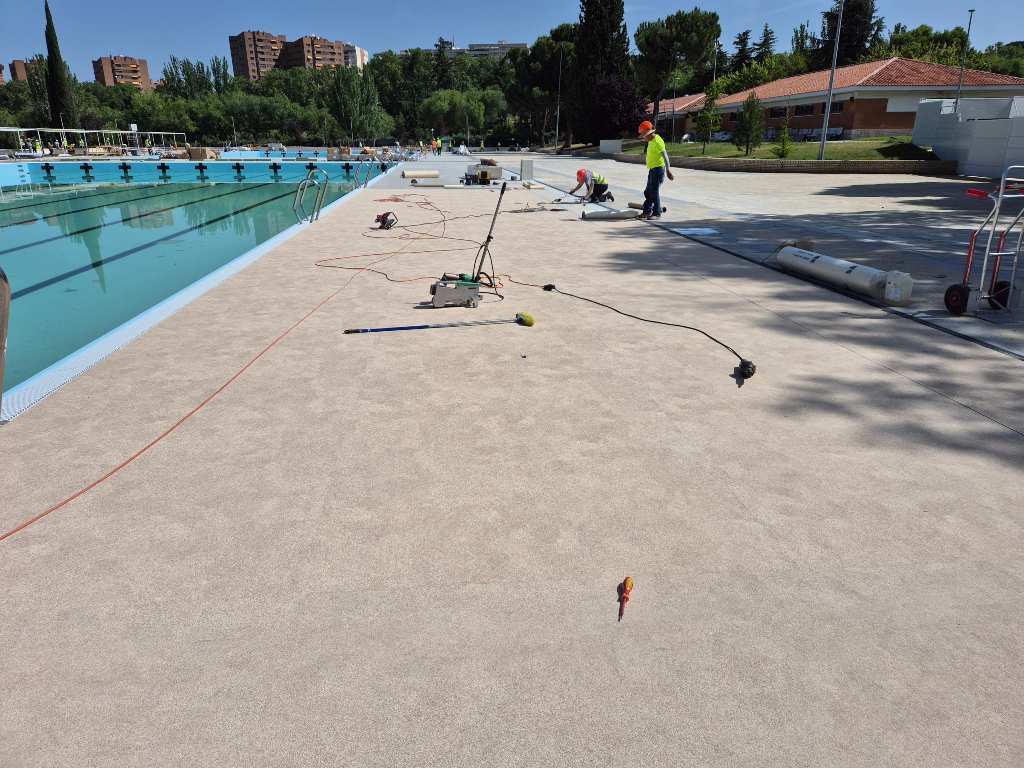 revestimiento piscina polideportivo vicente del bosque